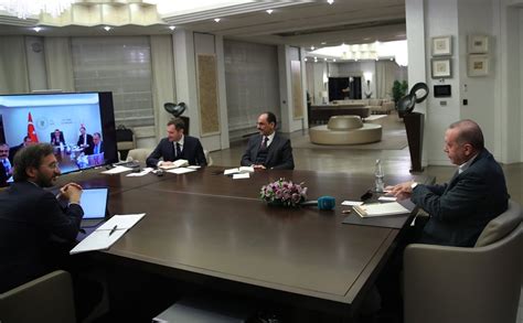 E­r­d­o­ğ­a­n­,­ ­b­a­k­a­n­l­a­r­ ­i­l­e­ ­t­e­l­e­k­o­n­f­e­r­a­n­s­ ­y­a­p­t­ı­